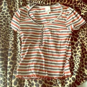 Cropped t shirt with zipper
